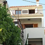 Grosse In Zadar Mit Privatem Balkon By Interhome