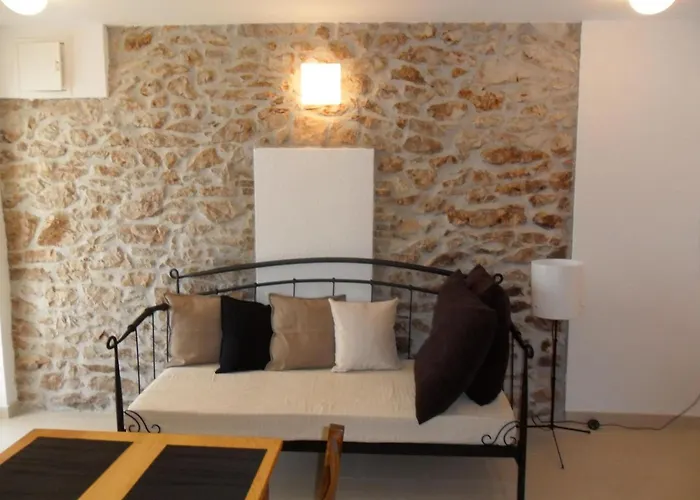 Grosse In Zadar Mit Privatem Balkon By Interhome