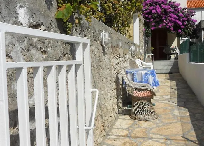 Grosse In Zadar Mit Privatem Balkon By Interhome *