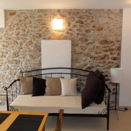 Grosse In Zadar Mit Privatem Balkon By Interhome