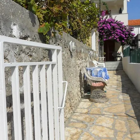 Grosse In Zadar Mit Privatem Balkon By Interhome *