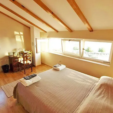 Grosse In Zadar Mit Privatem Balkon By Interhome