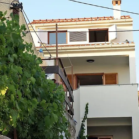 Grosse In Zadar Mit Privatem Balkon By Interhome