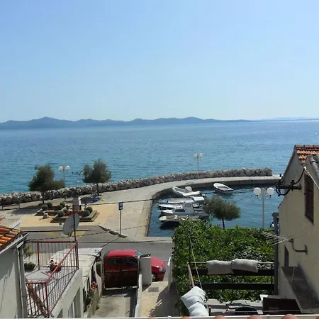 Grosse In Zadar Mit Privatem Balkon By Interhome