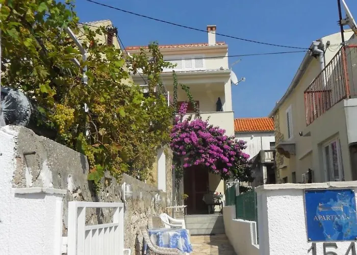 Apartman Grosse In Zadar Mit Privatem Balkon By Interhome